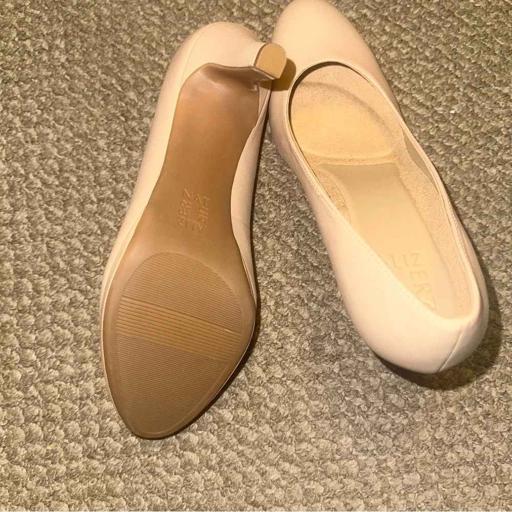 Naturalizer Cream Classic Heels - Picture 4 of 4